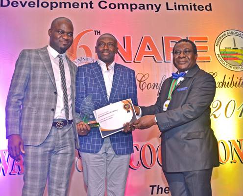L-R: Exploration Manager Deepwater, Shell Nigeria Exploration and Production Company (SNEPCo), Uche Johnbosco; Lead, Subsurface Shallow Water, SNEPCo, Kefe Amrasa; and the outgoing President, Nigerian Association of Petroleum Explorationists (NAPE), Andrew Ejayeriese at the presentation of 2nd Best Exhibitor Award to Shell at the just-concluded NAPE annual conference and exhibition in Lagos… 