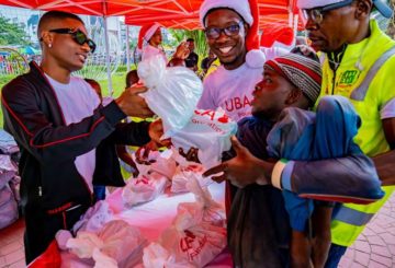 UBA's Brand Ambassador, Wizkid, handing over food items and other goodies to the helpless and under-privileged at the Food Bank organised by UBA Foundation at the Foundation’s Garden and Roundabout in Marina, Lagos on Friday