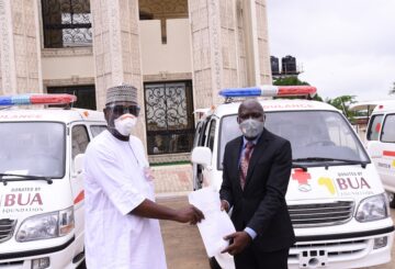 L-R: AbdulRahman AdbulRazaq, Governor Kwara State receiving documents of the 3 ambulances donated by BUA Foundation from Olayiwola AbdulRasheed, General Manager, Lafiagi Sugar Company, (LASUCO) to help fight the COVID-19 pandemic in the state.