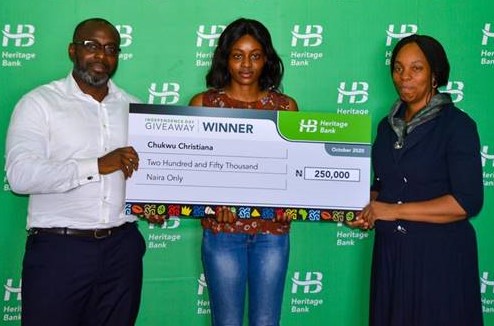 L-R- Victor Amakwe, Group Head, Private Wealth Management; Christiana Chukwu, winner in the social media challenge of recitation of National Pledge in Pidgin English; and Cynthia Ndukuba, Head, Head Office Compliance Assurance, Compliance and Transaction Assurance during N1million cheque presentations to four winners of the videos recitation of “National Pledge” in Pidgin English, in celebration of Nigeria @ 60th at the bank’s head office.