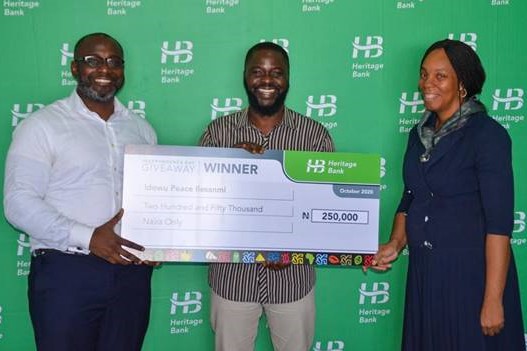 L-R- Victor Amakwe, Group Head, Private Wealth Management; Idowu Peace Ilesanmi, winner in the social media challenge of recitation of National Pledge in Pidgin English; and Cynthia Ndukuba, Head, Head Office Compliance Assurance, Compliance and Transaction Assurance during N1million cheque presentations to four winners of the videos recitation of “National Pledge” in Pidgin English, in celebration of Nigeria @ 60th at the bank’s head office.